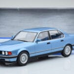 BMW Seria 7 E32 730i Niebieski MCG 1:18