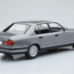 BMW Seria 7 E32 740i Srebrny MCG 1:18