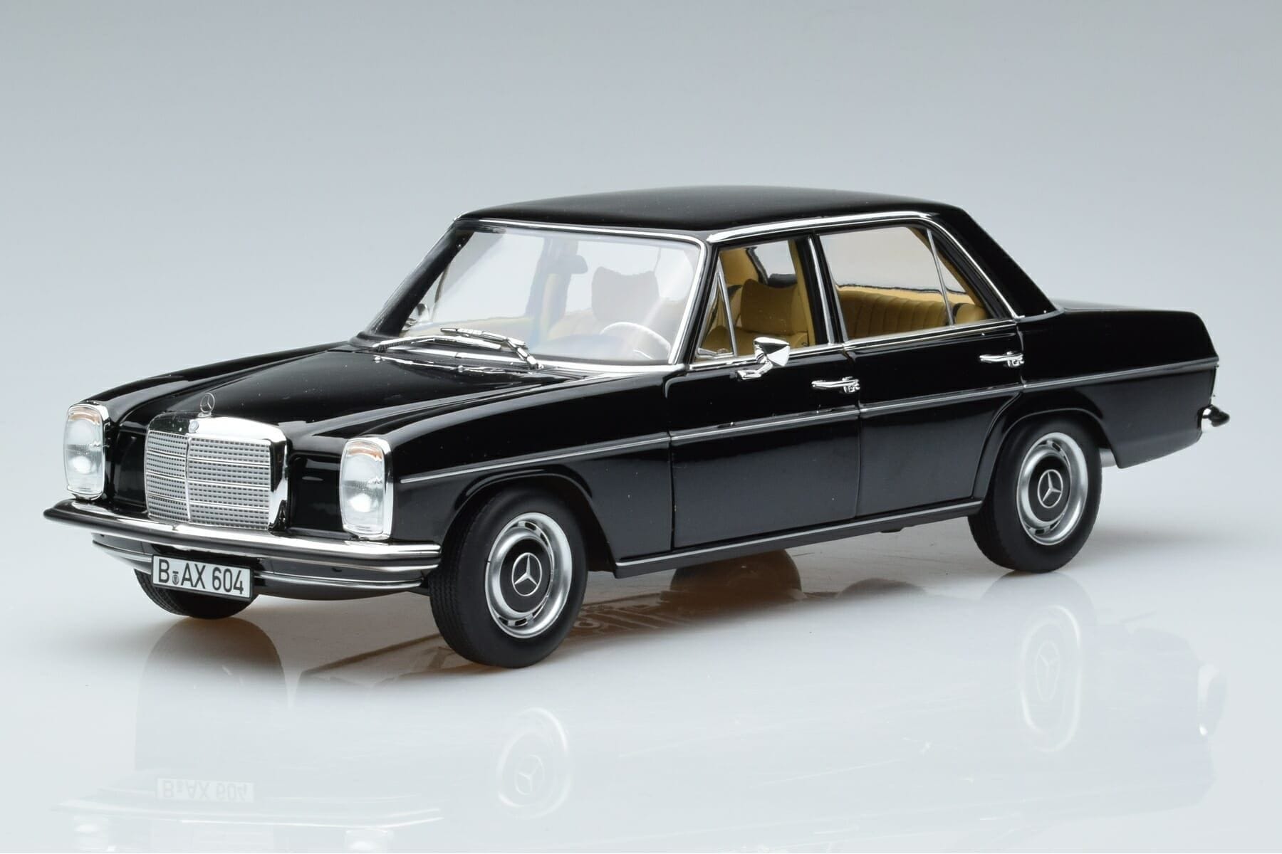 Mercedes 200 W115 Edycja Limitowana Norev 1:18