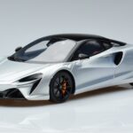 McLaren McLaren Artura Coupe Srebrny GT Spirit 1:18 1:18 Żywica