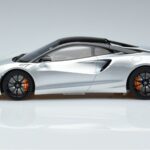 McLaren McLaren Artura Coupe Srebrny GT Spirit 1:18 1:18 Żywica