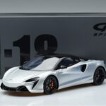McLaren McLaren Artura Coupe Srebrny GT Spirit 1:18 1:18 Żywica